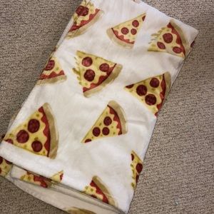 Blanket with pizzas